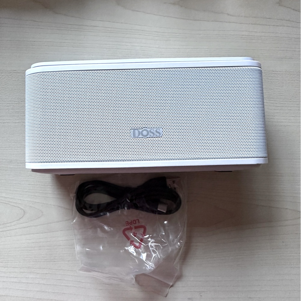 DOSS SoundBox Touch Wireless Bluetooth Speaker with 12W HD Sound and Bass - Picture 5 of 9